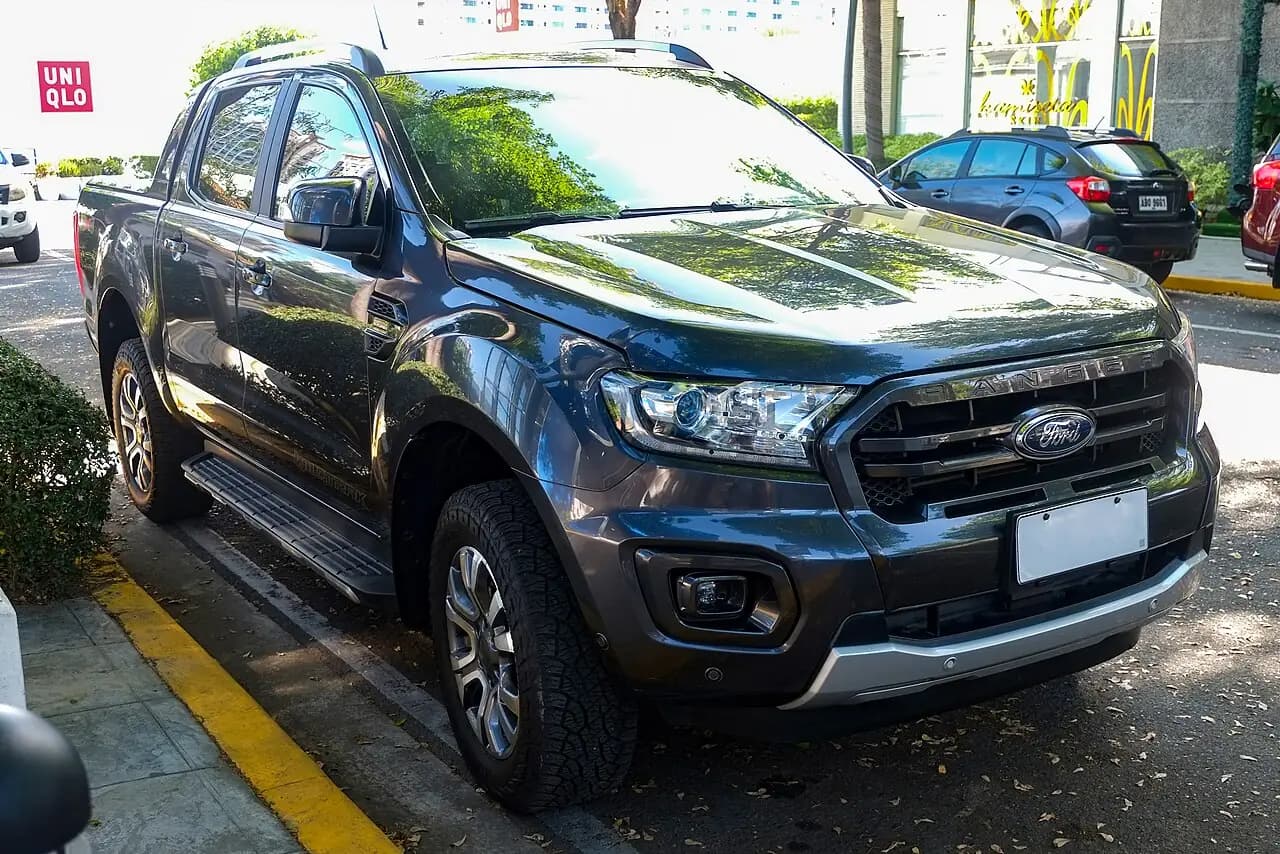 Meteor Grey Ford Ranger (PX III) Wildtrak 2.0 Bi-Turbo double cab, front three-quarter view