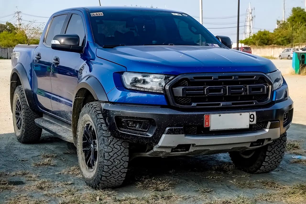 Blue Ford Ranger Raptor (PX III) 2.0 Bi-Turbo double cab, front three-quarter view