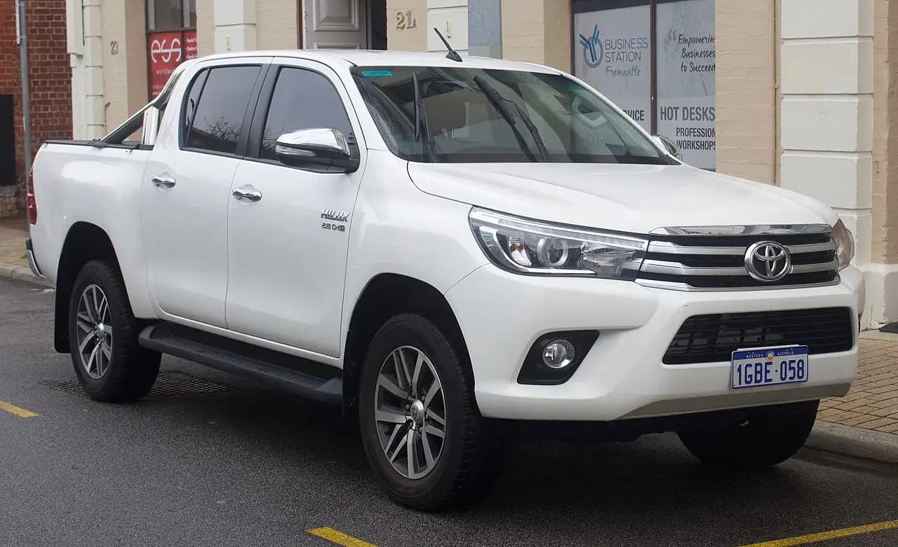 White 2016 Toyota HiLux SR5 (GUN136R) double cab utility, front three-quarter view