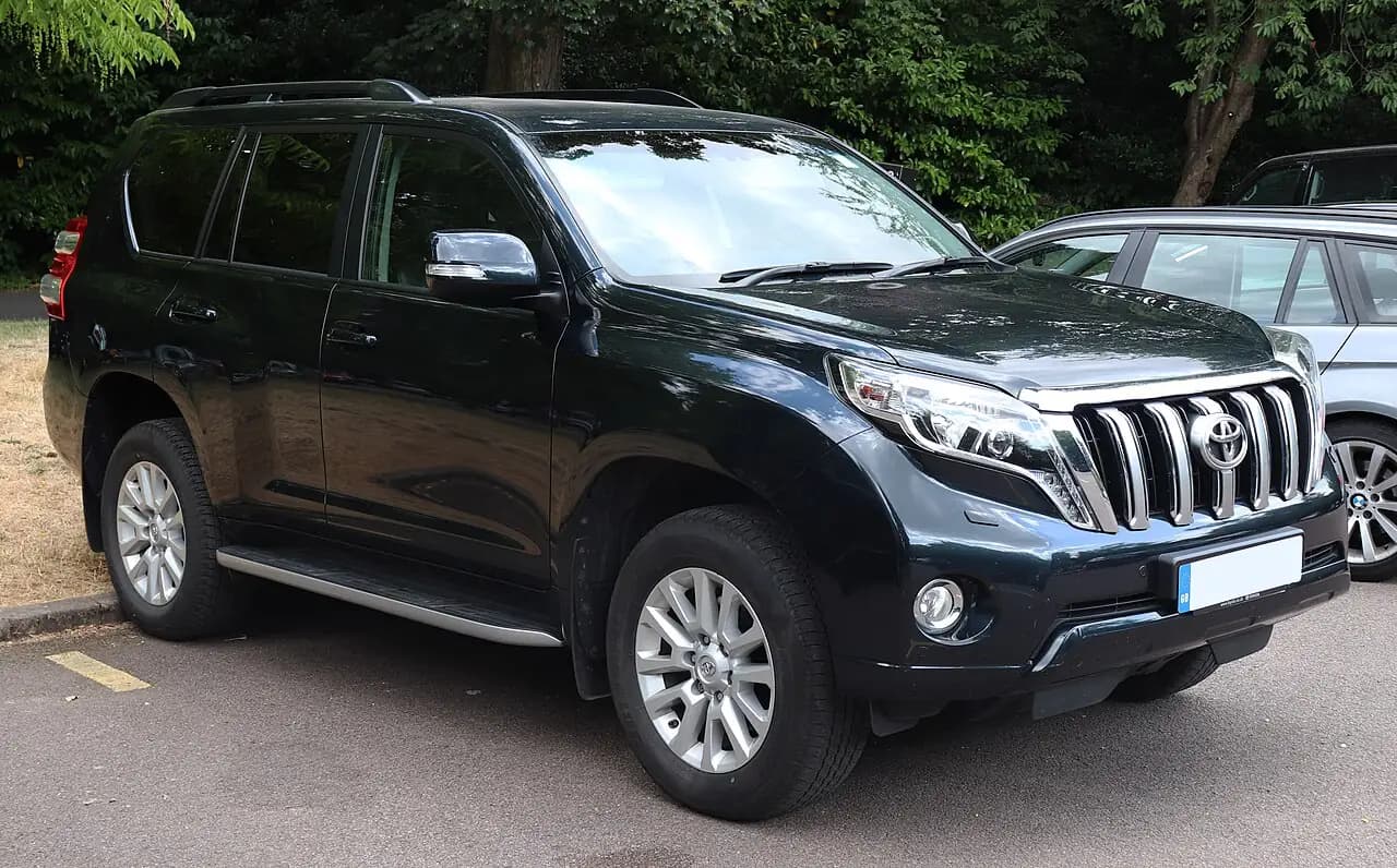 Black 2016 Toyota Land Cruiser (Prado 150 Series) Icon 2.8 D-4D 5-door, front three-quarter view