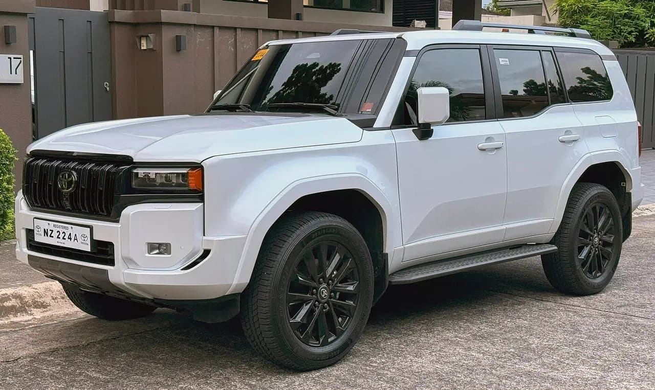 White 2024 Toyota LandCruiser Prado (250 Series), front three-quarter view