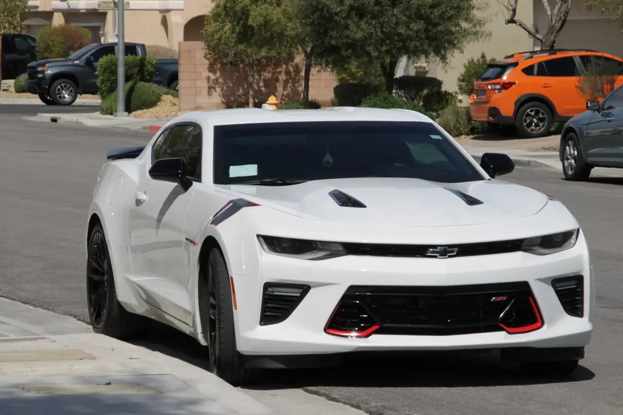 White 2016-18 Chevrolet Camaro SS coupe (sixth generation, pre-facelift), front three-quarter view