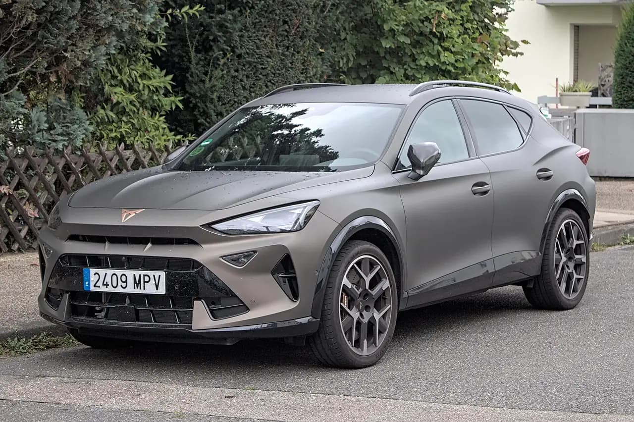 Matte grey 2024 Cupra Formentor VZ (KM facelift), front three-quarter view