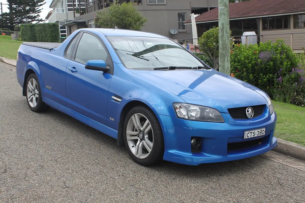 Blue 2009 Holden Ute SS (VE) utility, front three-quarter view