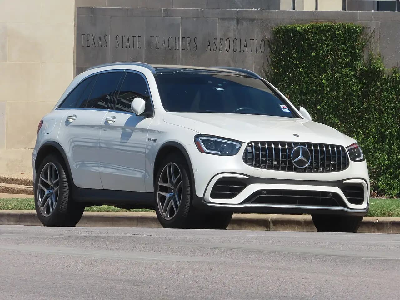 White Mercedes-AMG GLC 63 SUV (X253 facelift), front three-quarter view