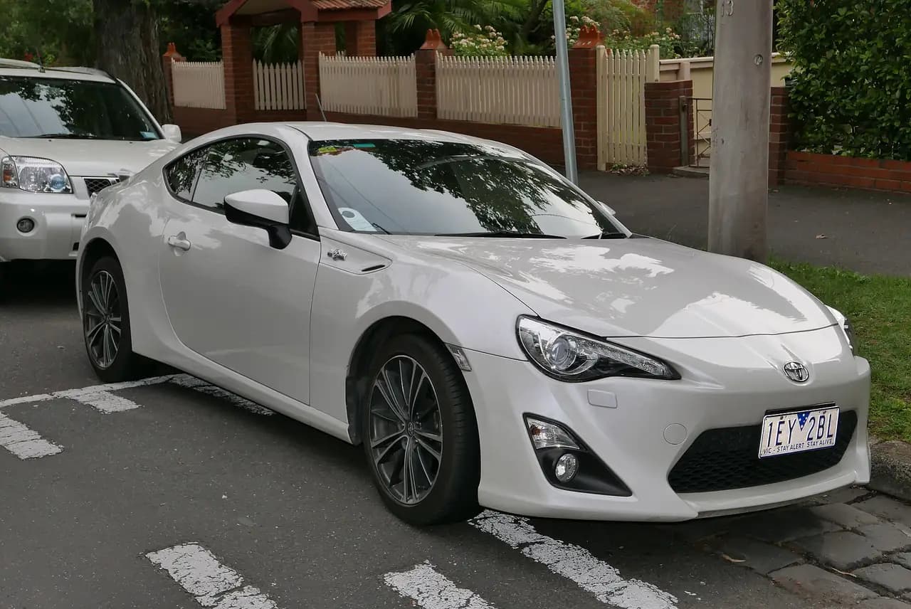 White 2013 Toyota 86 GTS (ZN6) coupe, front three-quarter view