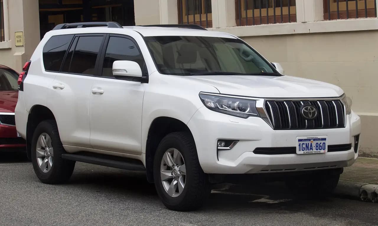 White 2018 Toyota LandCruiser Prado GXL (150 Series), front three-quarter view